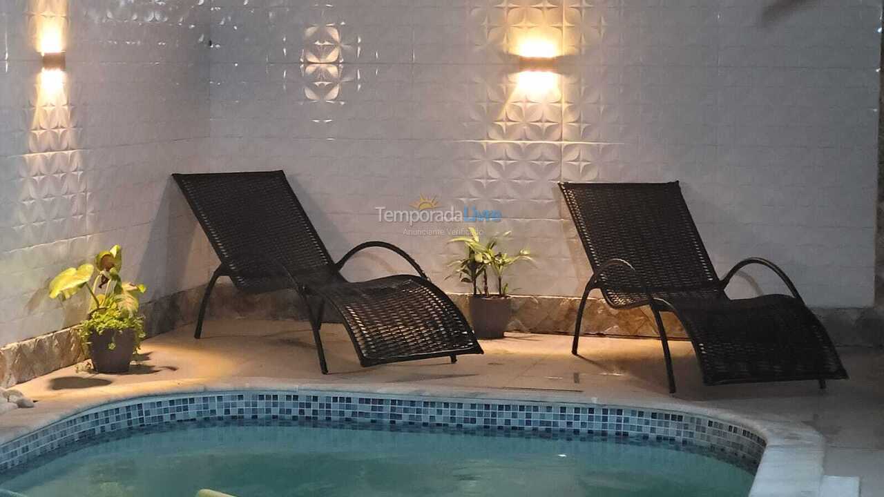 Casa para aluguel de temporada em Cabo Frio (Unamar)