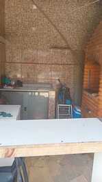 🏖️ CASA EN ALQUILER CON PISCINA Y DEPENDENCIA EN MONGAGUÁ – SP 🌊