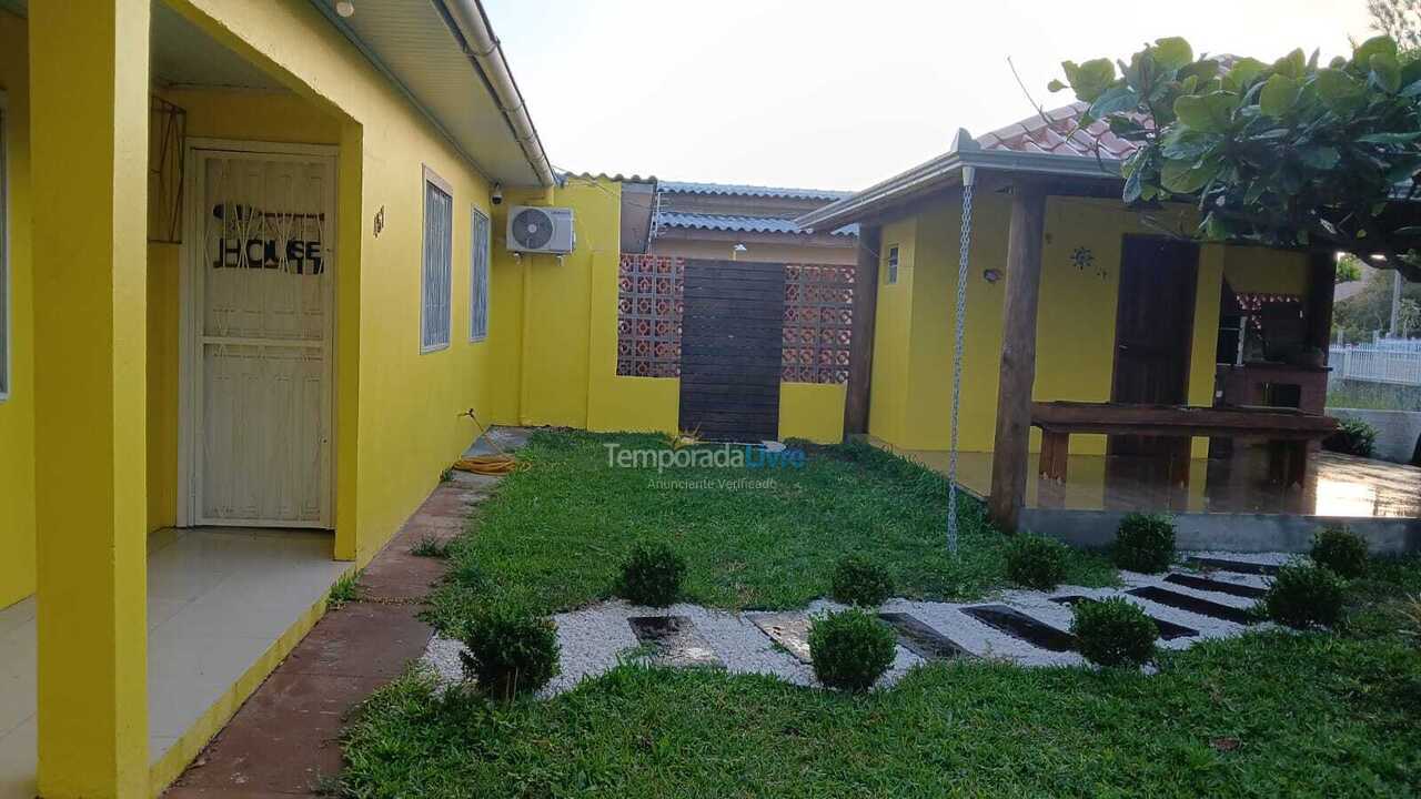 Casa para alquiler de vacaciones em Balneário Gaivota (Jardim Ultramar)