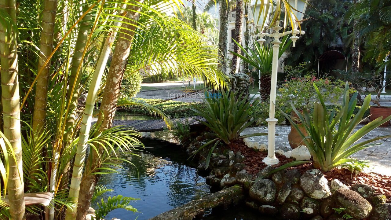 Apartamento para aluguel de temporada em Ubatuba (Praia das Toninhas)