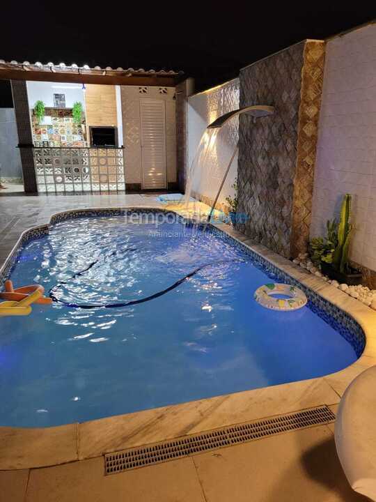 Casa para aluguel de temporada em Cabo Frio (Unamar)