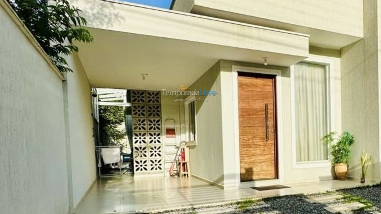 Casa para aluguel de temporada em Bombinhas (Praia de Zimbros)