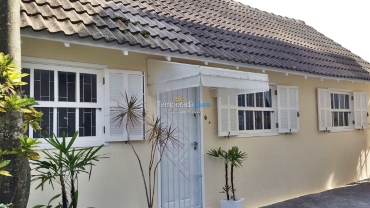 Apartamento para aluguel de temporada em Florianópolis (Jurere Tradicional)