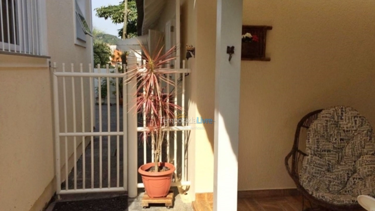 Apartamento para aluguel de temporada em Florianópolis (Jurere Tradicional)