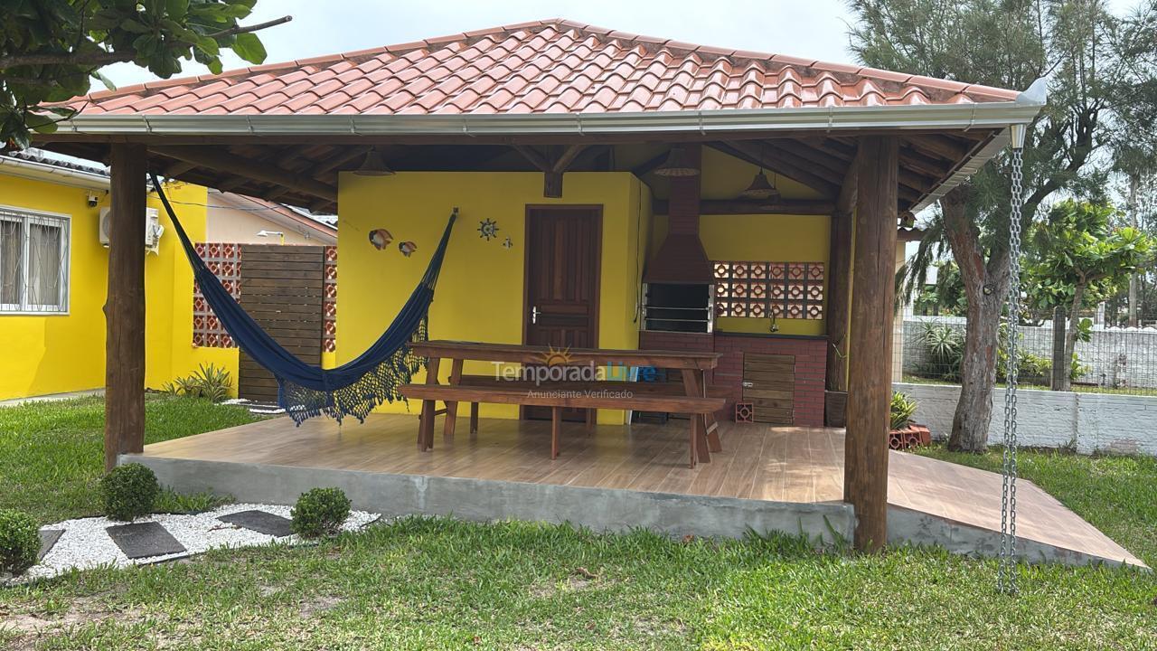 Casa para alquiler de vacaciones em Balneário Gaivota (Jardim Ultramar)
