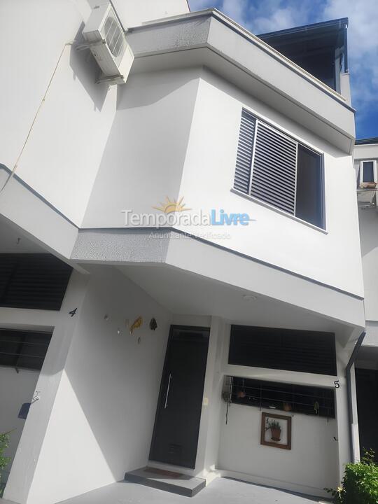 Casa para aluguel de temporada em Florianopolis (Canasvieiras)