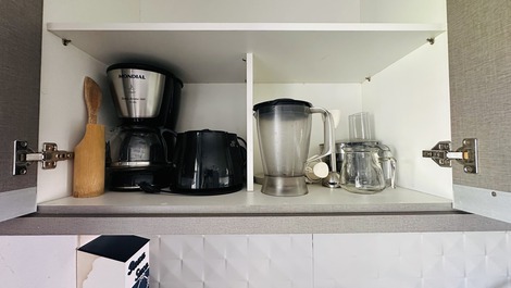 Máquina de café, liquidificador, mixer