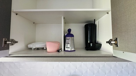 Sanduicheira e garrafa de café