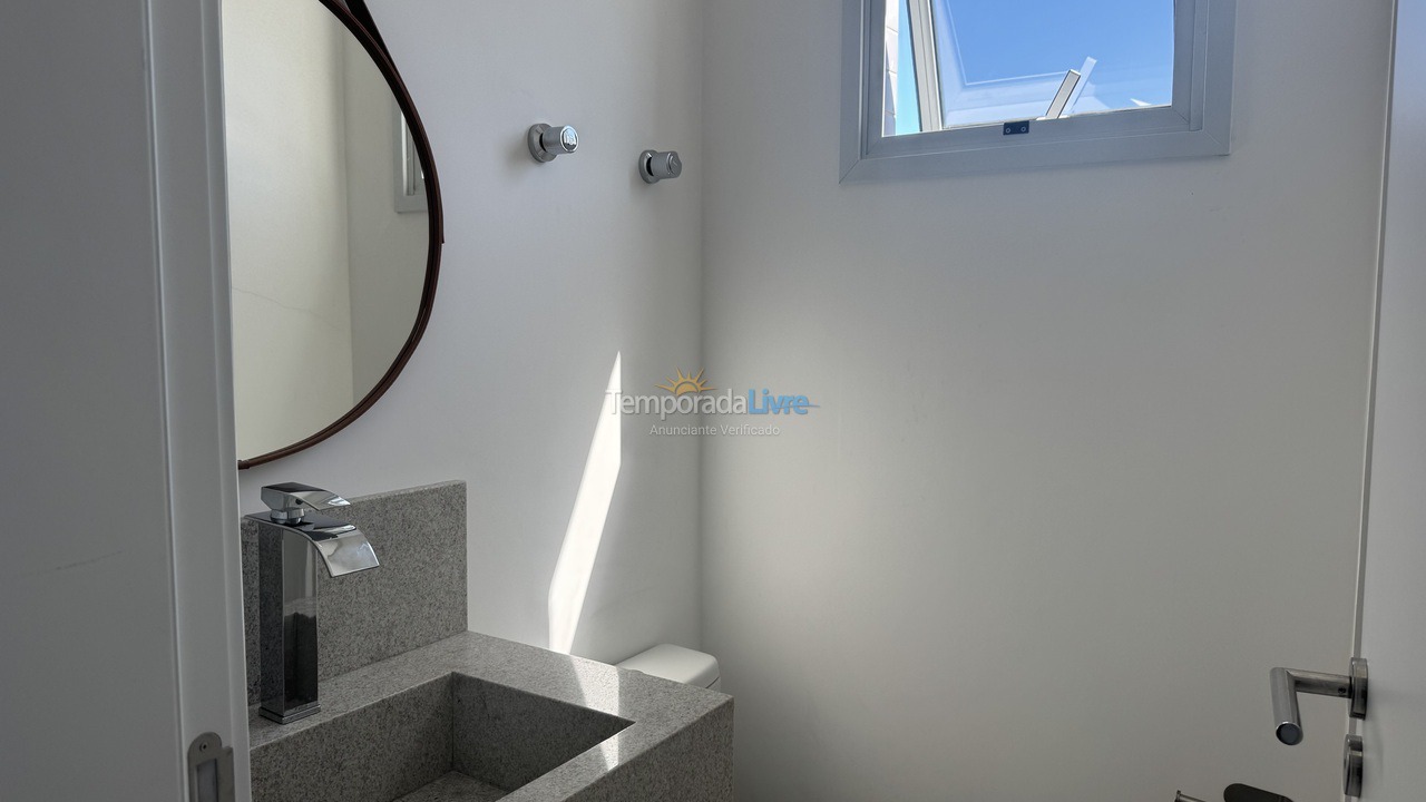 Casa para aluguel de temporada em Bombinhas (Praia de Bombas)