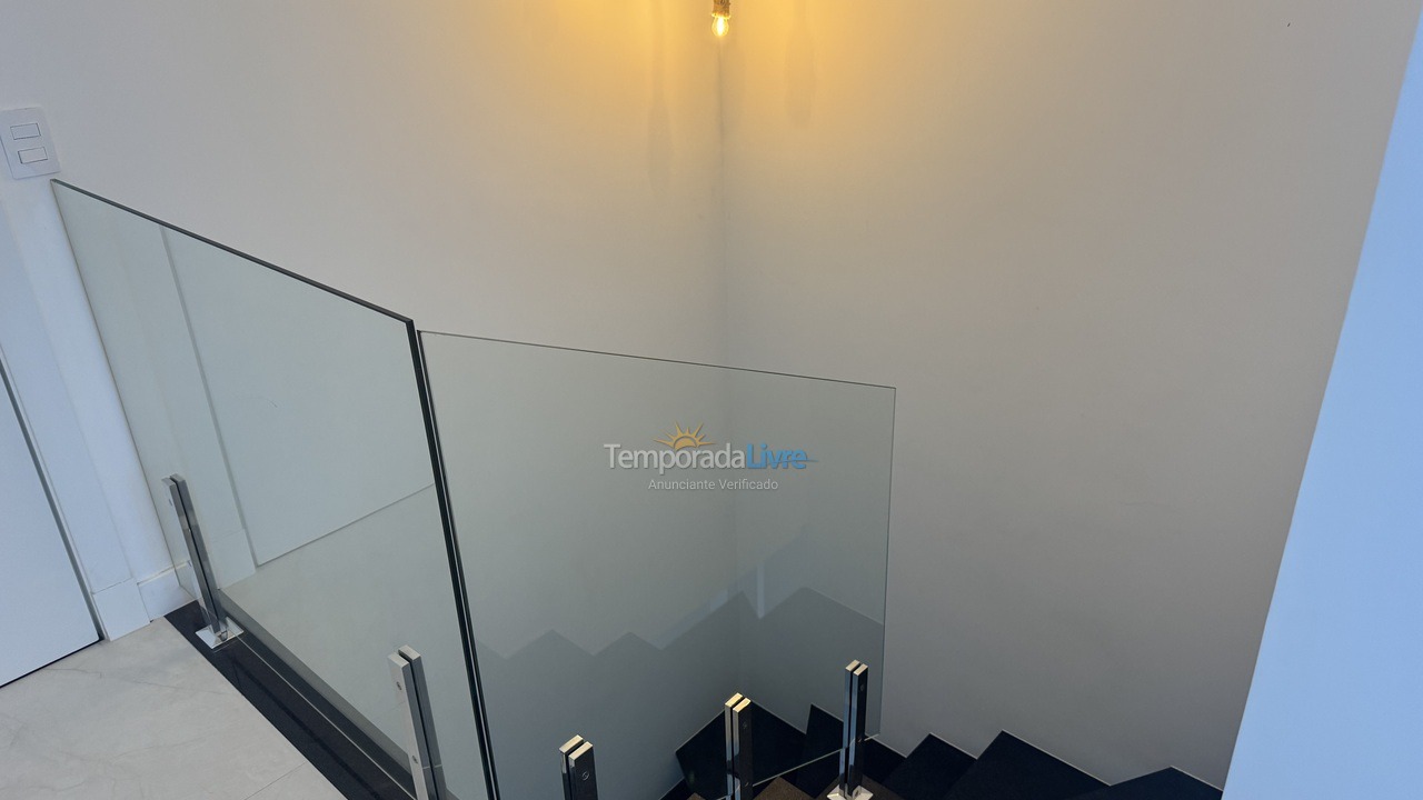 Casa para aluguel de temporada em Bombinhas (Praia de Bombas)