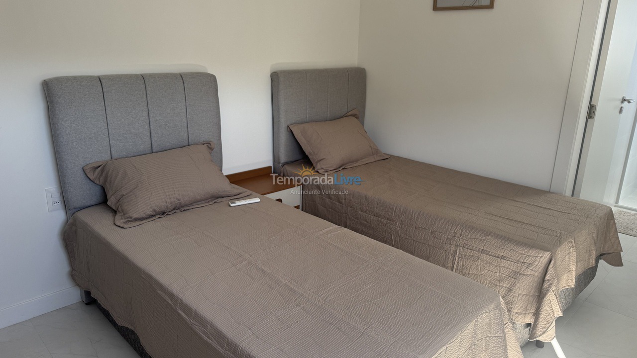 Casa para aluguel de temporada em Bombinhas (Praia de Bombas)