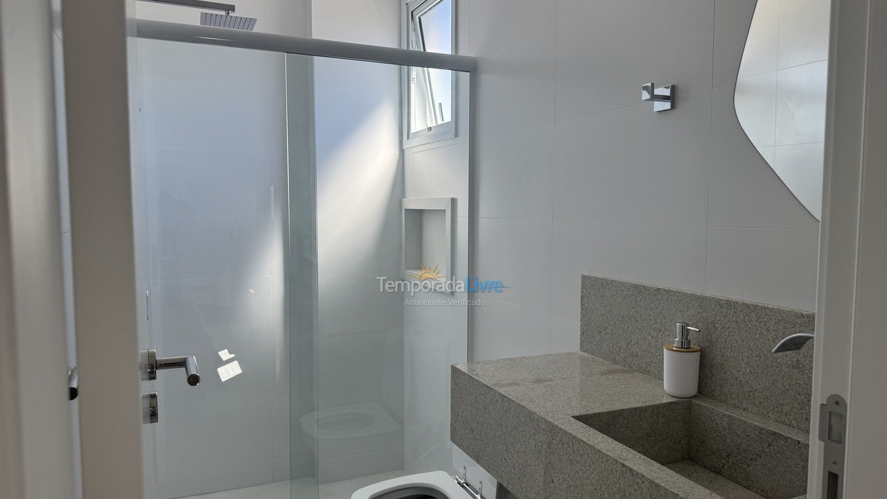 Casa para aluguel de temporada em Bombinhas (Praia de Bombas)