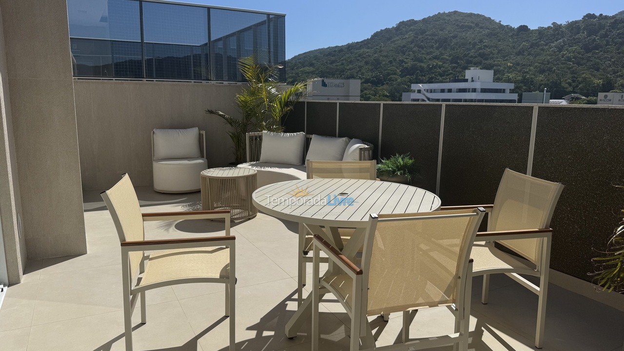 Casa para aluguel de temporada em Bombinhas (Praia de Bombas)