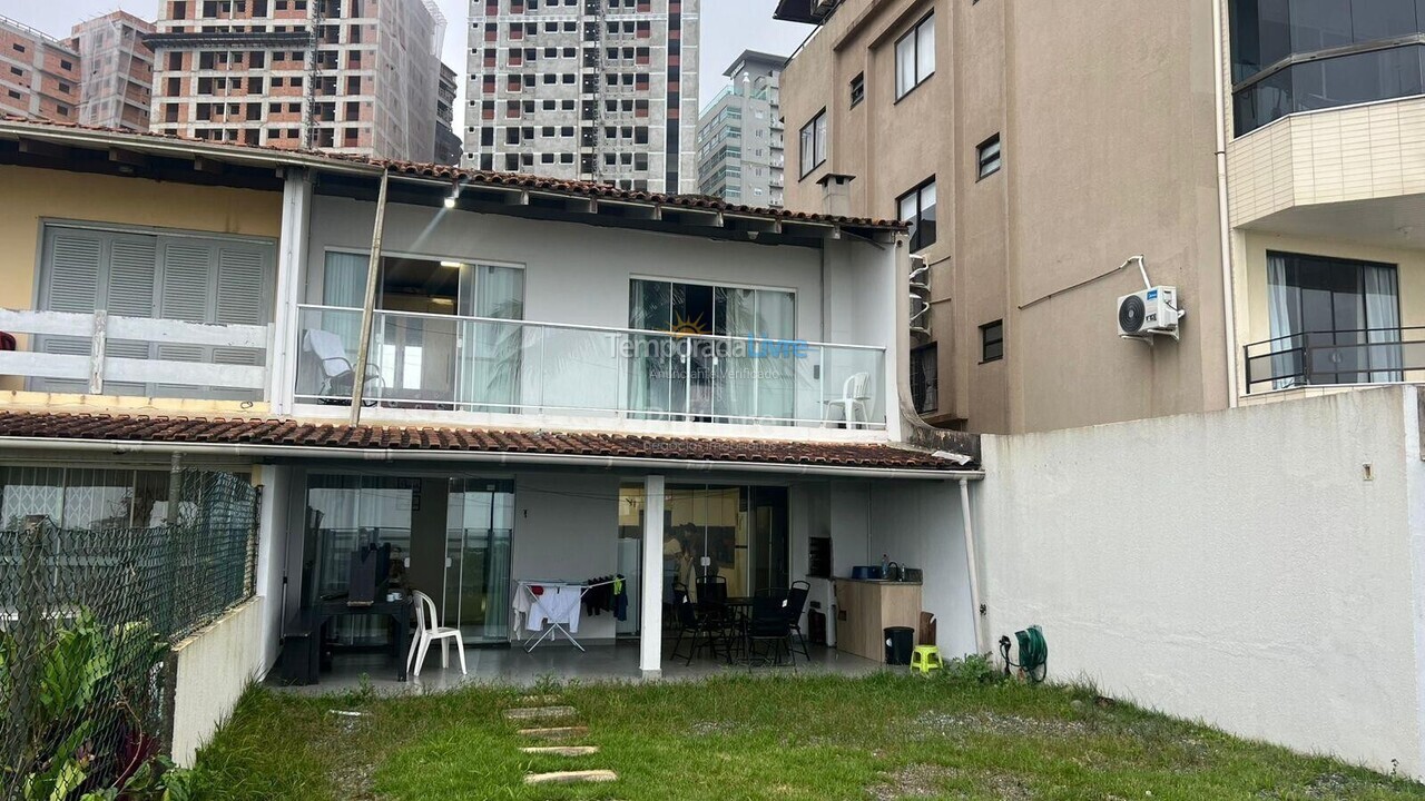 Casa para aluguel de temporada em Itapema (Estreito)