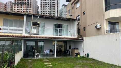 CASA FRENTE MAR PARA 16 PESSOAS