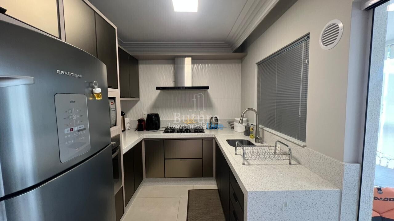 Apartamento para aluguel de temporada em Itapema (Meia Praia)
