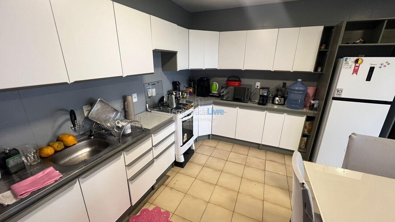 Casa para aluguel de temporada em Itapema (Estreito)