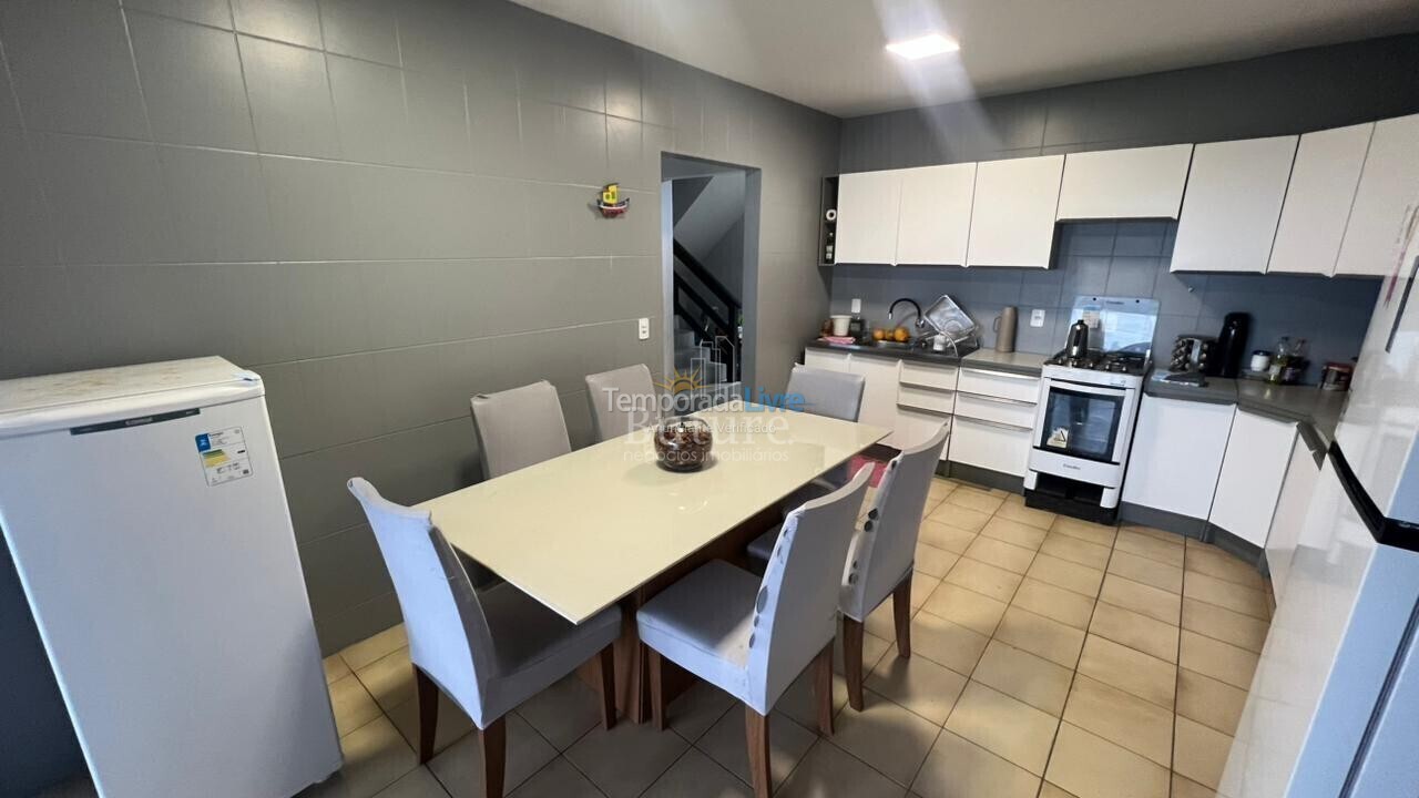 Casa para aluguel de temporada em Itapema (Estreito)