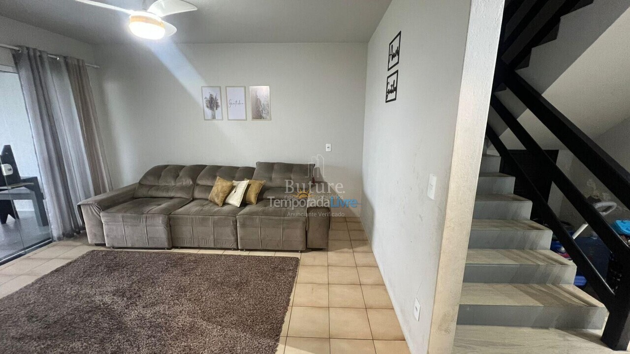 Casa para aluguel de temporada em Itapema (Estreito)