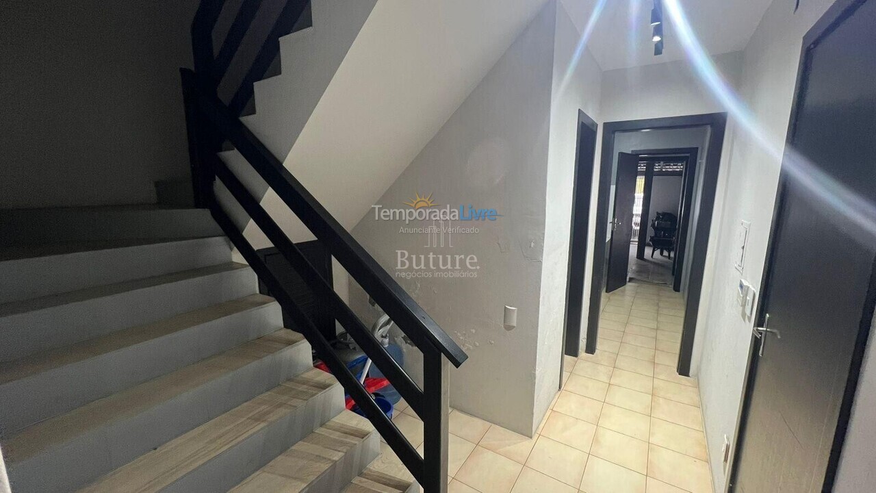 Casa para aluguel de temporada em Itapema (Estreito)