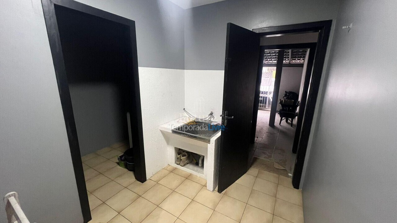 Casa para aluguel de temporada em Itapema (Estreito)