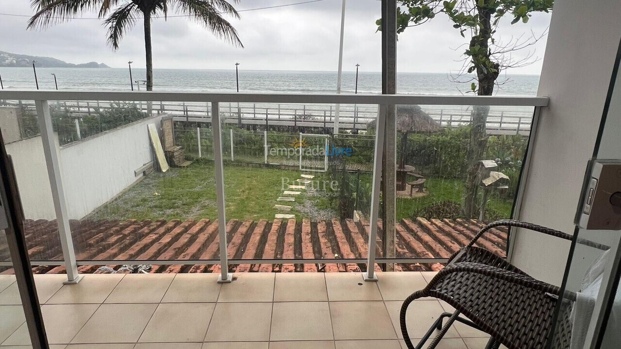 Casa para aluguel de temporada em Itapema (Estreito)