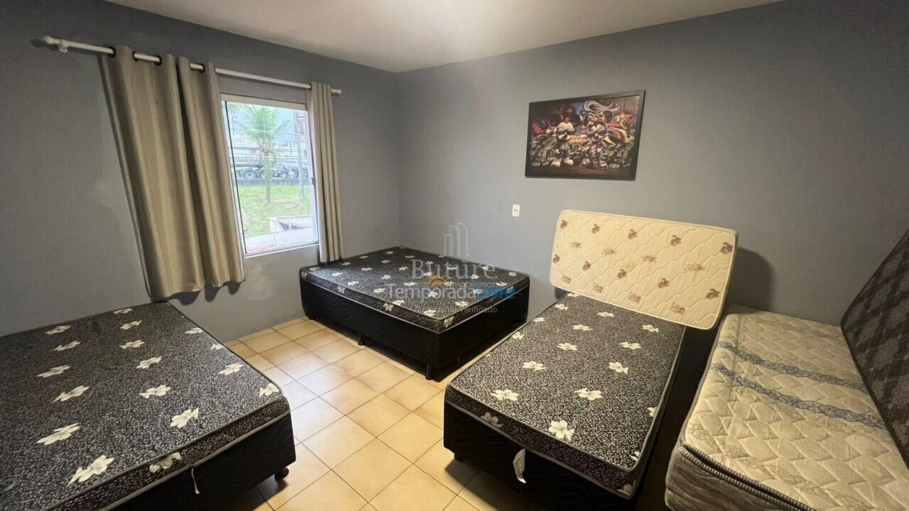 Casa para aluguel de temporada em Itapema (Estreito)