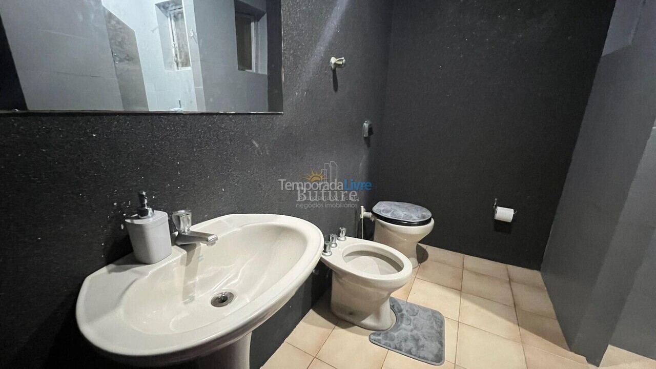 Casa para aluguel de temporada em Itapema (Estreito)