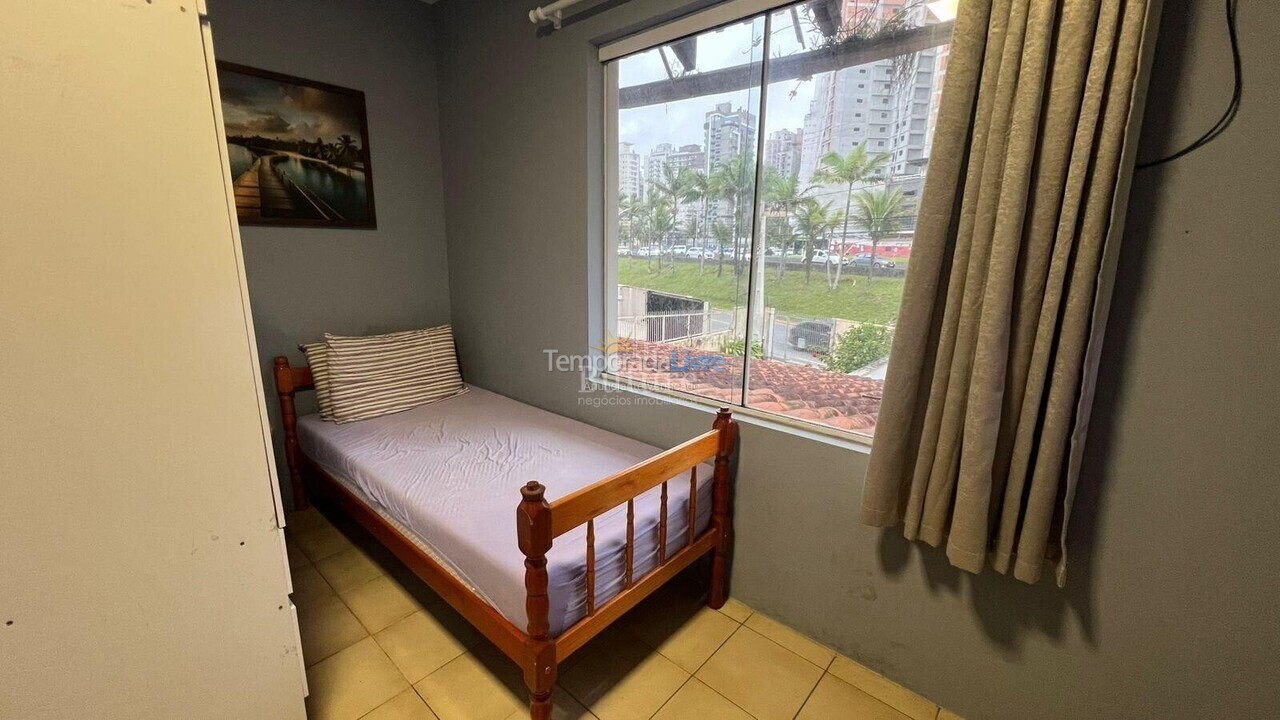 Casa para aluguel de temporada em Itapema (Estreito)