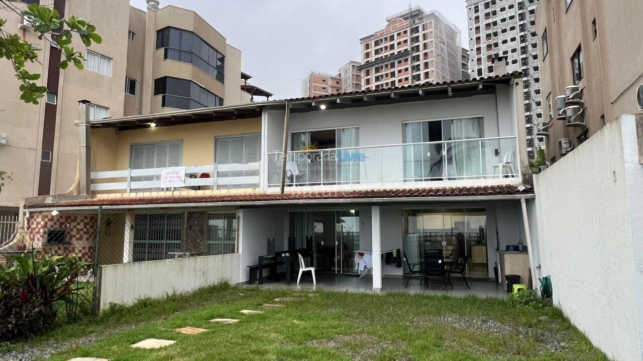 Casa para aluguel de temporada em Itapema (Estreito)
