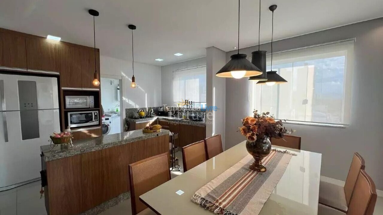 Apartamento para aluguel de temporada em Itapema (Meia Praia)