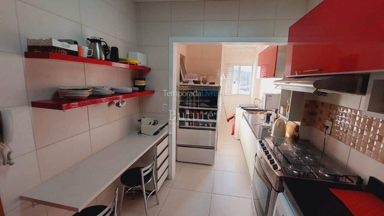 Apartamento para aluguel de temporada em Itapema (Meia Praia)