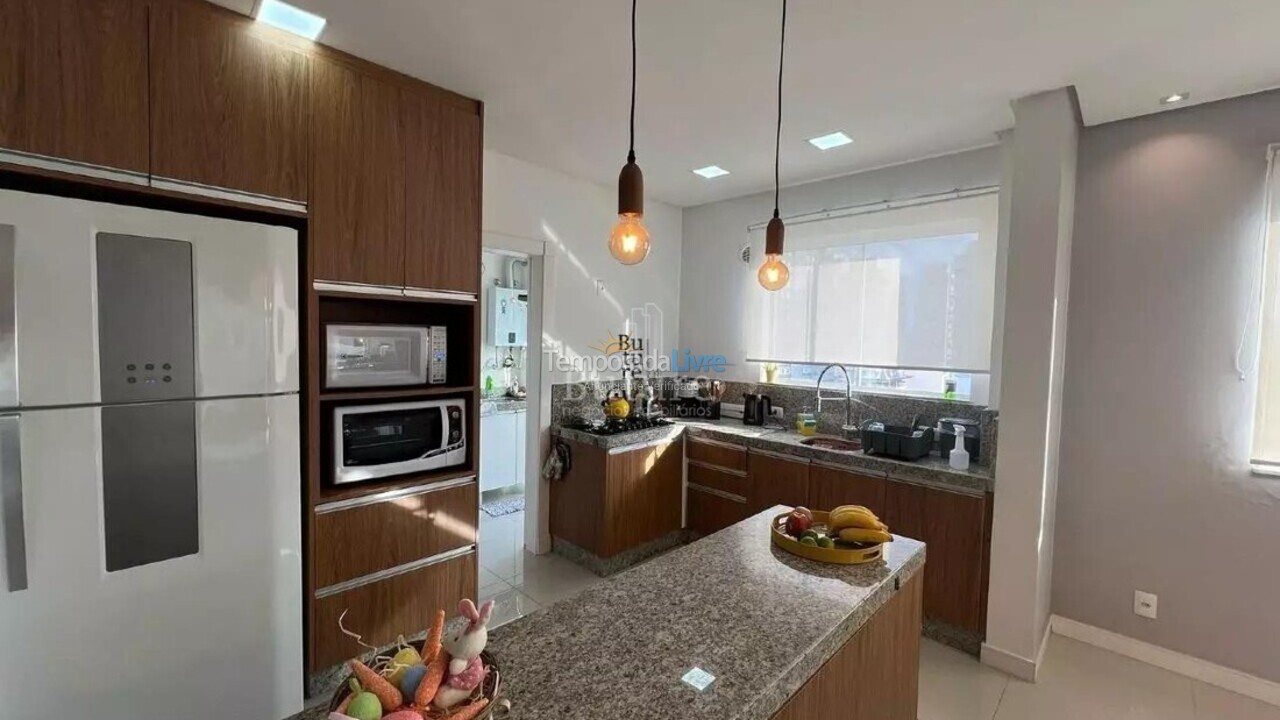 Apartamento para aluguel de temporada em Itapema (Meia Praia)