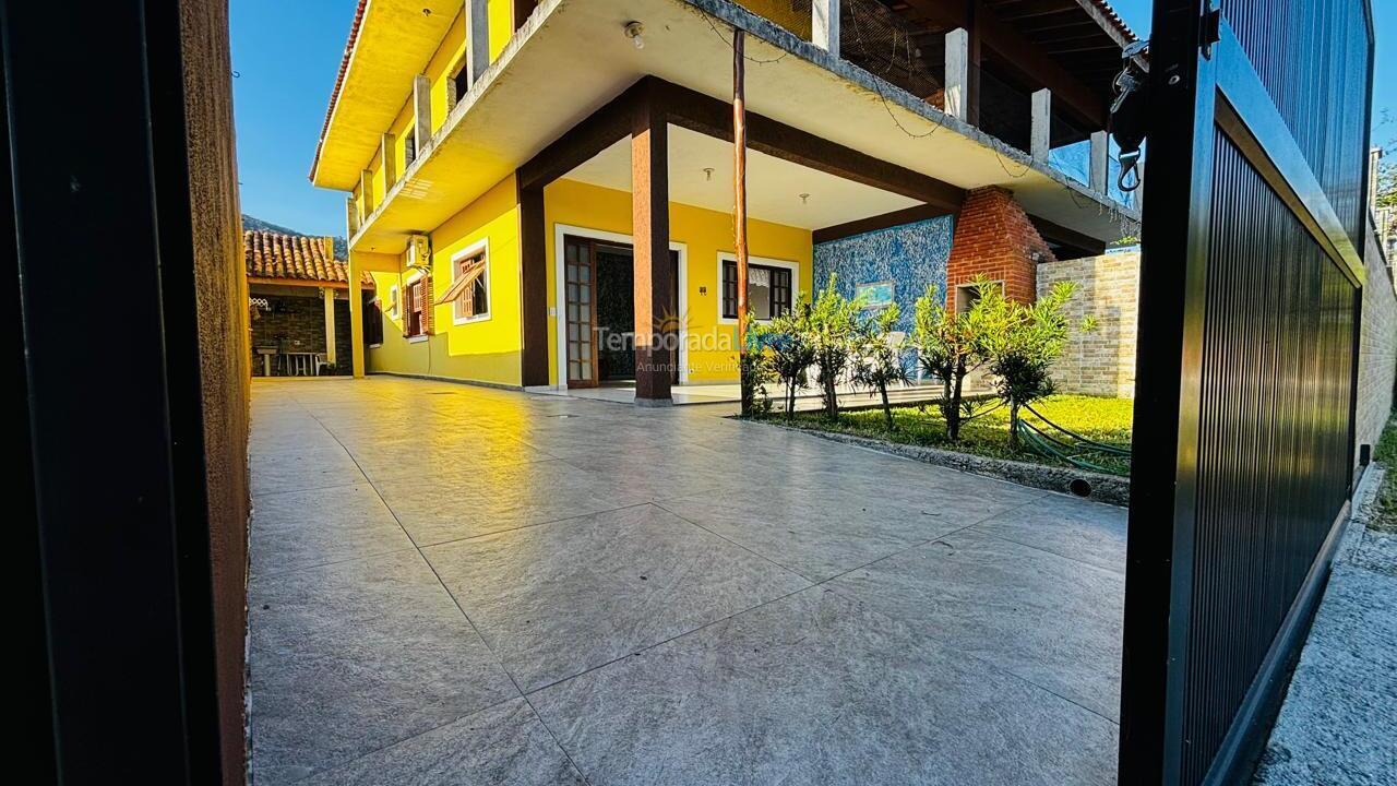 Casa para aluguel de temporada em Ubatuba (Lagoinha)