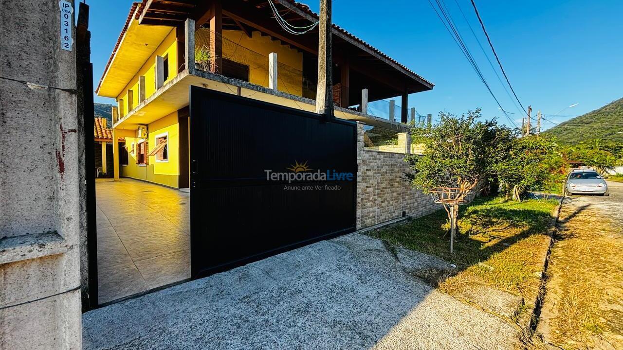 Casa para aluguel de temporada em Ubatuba (Lagoinha)