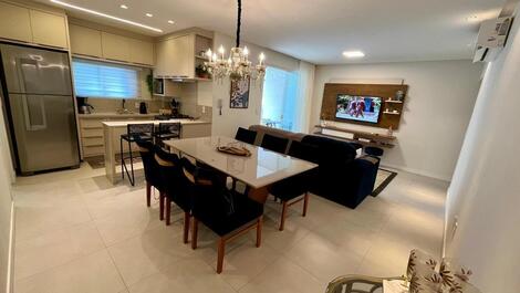 NEW apartment with a large terrace and 3 suites in Meia Praia.