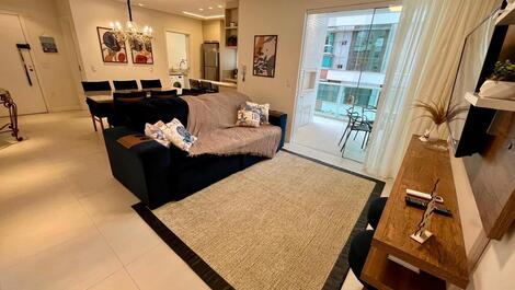 NEW apartment with a large terrace and 3 suites in Meia Praia.