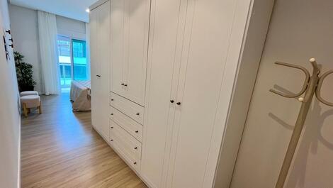 NEW apartment with a large terrace and 3 suites in Meia Praia.