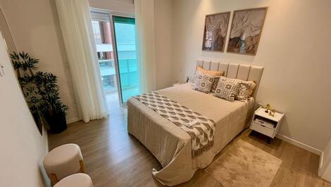 NEW apartment with a large terrace and 3 suites in Meia Praia.