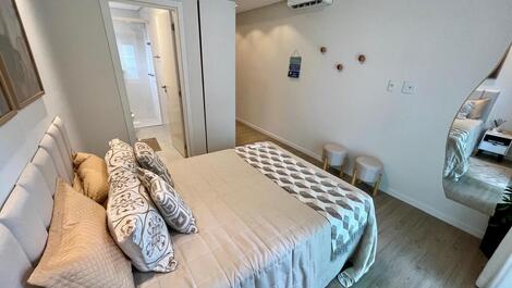 NEW apartment with a large terrace and 3 suites in Meia Praia.