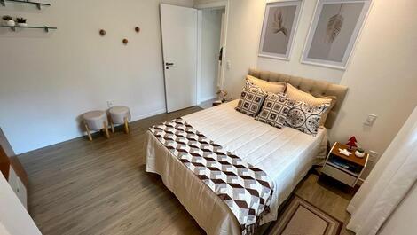 NEW apartment with a large terrace and 3 suites in Meia Praia.