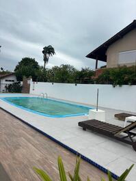Propiedad frente al mar en Florianópolis, Ponta das Canas, con piscina, capacidad para 6 personas.