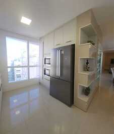 Apto lindo 50 metros do mar