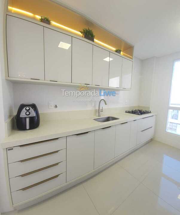 Apartamento para aluguel de temporada em Itapema (Meia Praia)