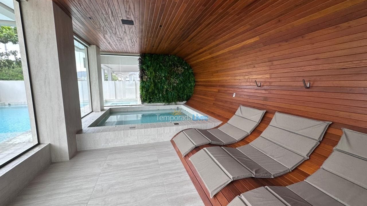 Apartment for vacation rental in Governador Celso Ramos (Praia de Palmas)