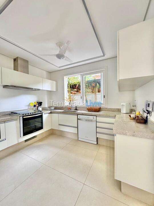 House for vacation rental in São Sebastião (Praia da Baleia)