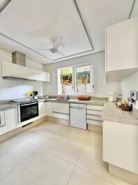 Baleia Beach - house on the beachfront.