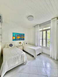 Baleia Beach - house on the beachfront.