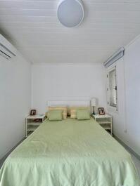 Baleia Beach - house on the beachfront.