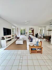 Baleia Beach - house on the beachfront.